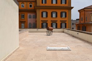 Le Nombril et la Lune aussi Carrozze und Marmor mit Jasper Van Parys La Casa Ispirata, Istituto Svizzero, Rom, 2022 Le Nombril et la Lune aussi Carrozze und Marmor mit Jasper Van Parys La Casa Ispirata, Istituto Svizzero, Rom, 2022