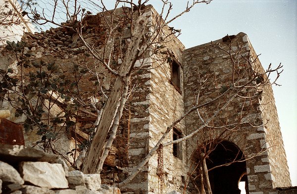 Haus Bourgos als Ruine, 1990 Haus Bourgos als Ruine, 1990