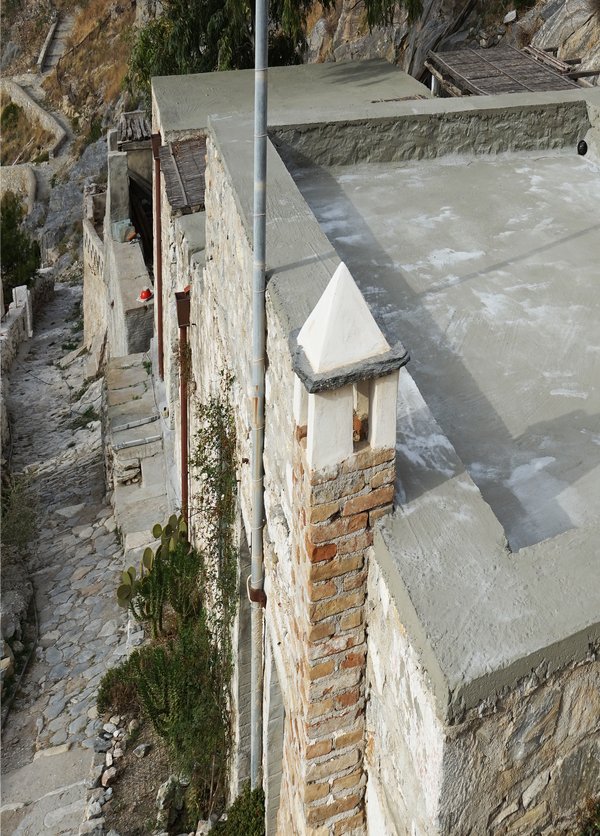 Atelierhaus mit Fussweg